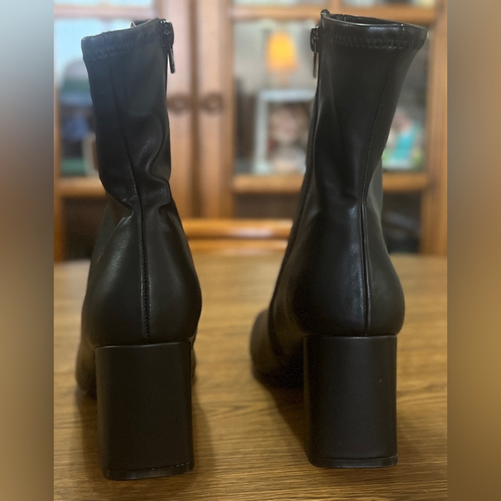 Steve Madden
Black
Size 9.5 
Ankle Boots
2.5” heel
NWT - Picture 13 of 16